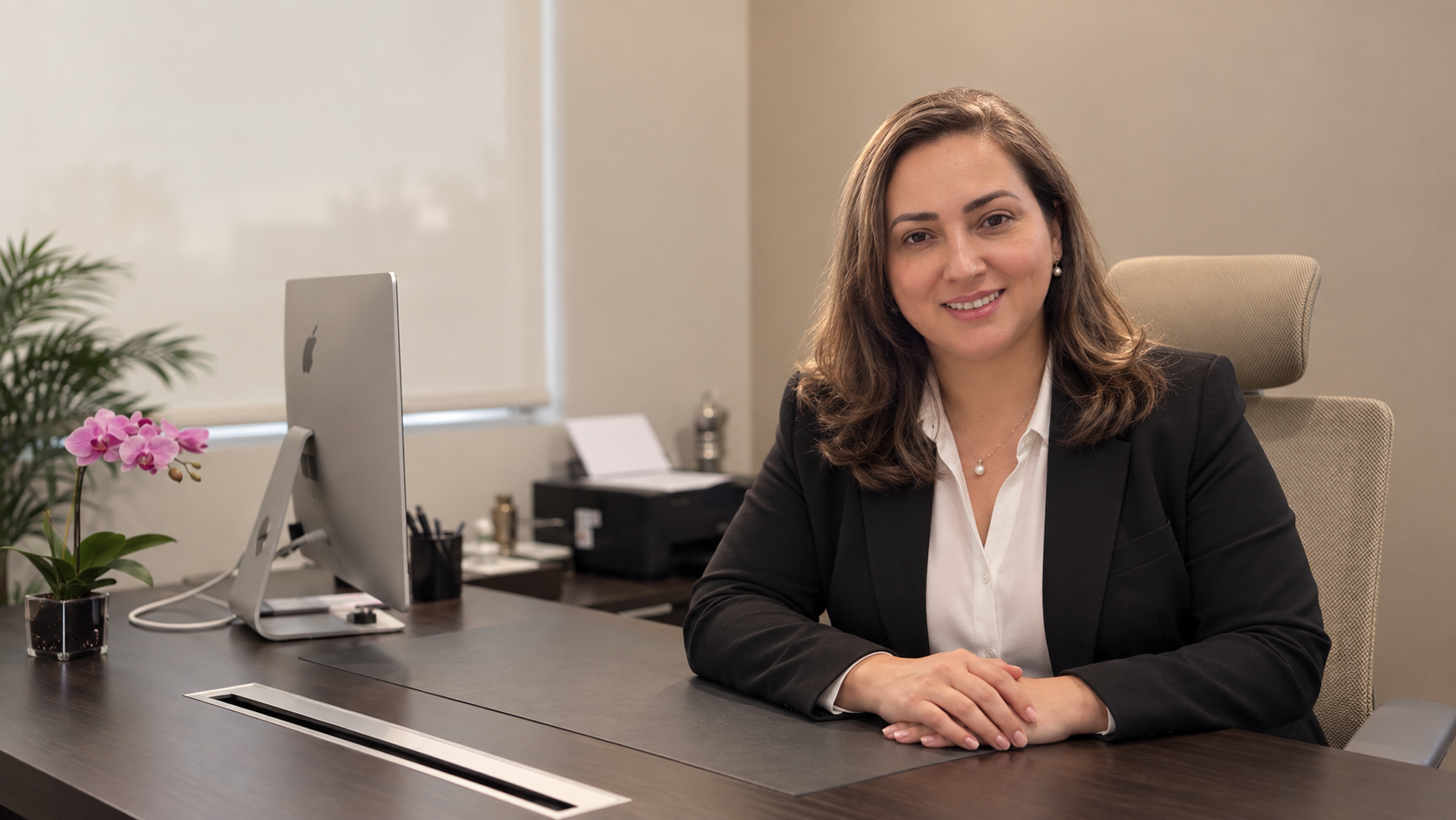 Rosa C. Chacón Vásquez en su despacho